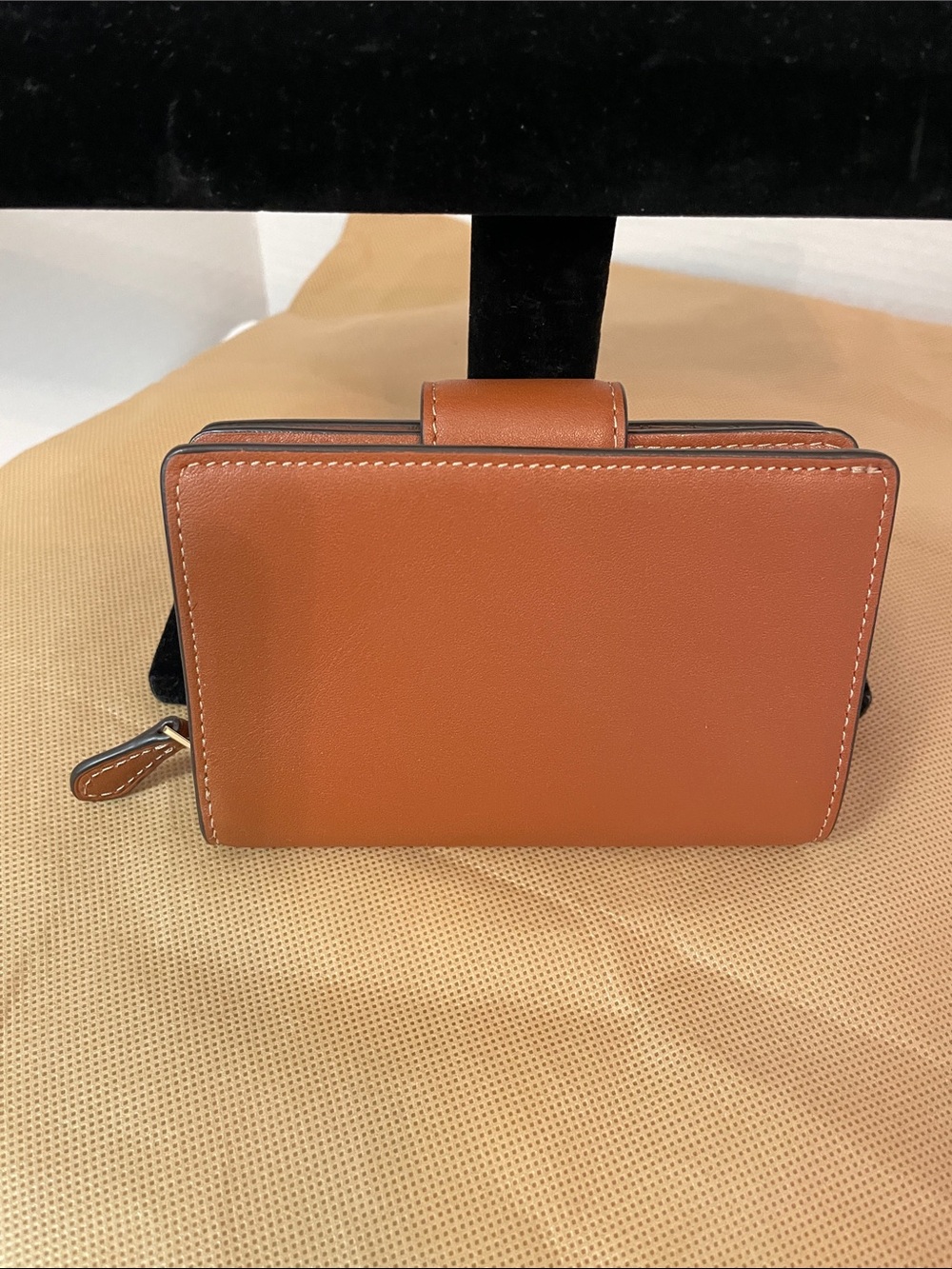 Authentic Coach Leather Gold / Tan  Snap Wallet - with Gold Coach Logo - Picture 10 of 13